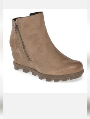 Sorel Women's Joan of arctic wedge II zip boot size 7 in ash brown leather.
